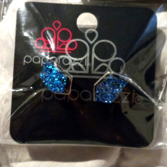Paparazzi post earrings